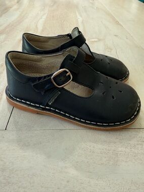 L’Amour navy Leather T-Strap Kids Shoes size 10